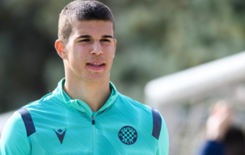 18歲中衛(wèi)武什科維奇獲拜仁關(guān)注，發(fā)展?jié)摿κ懿毮? width=